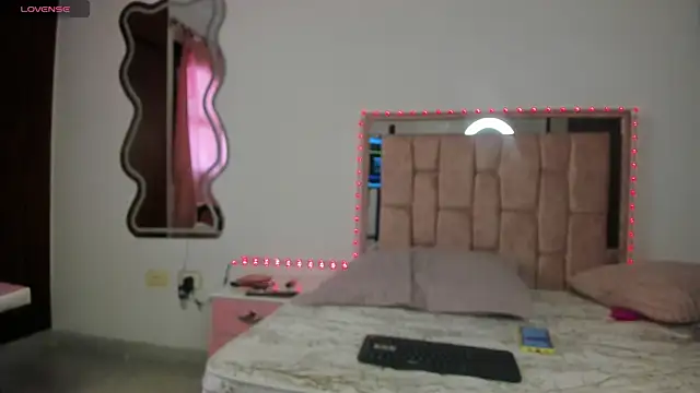 EmeraldBlonde webcam