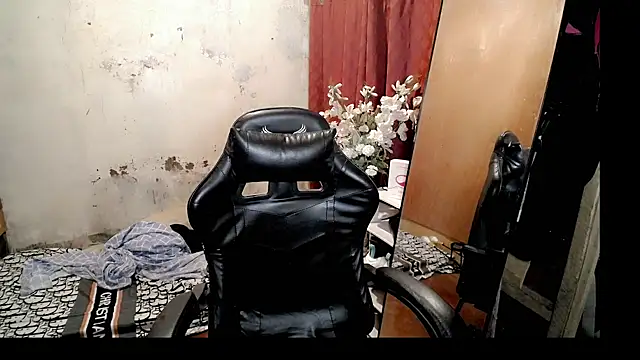 yanaleciousxx webcam