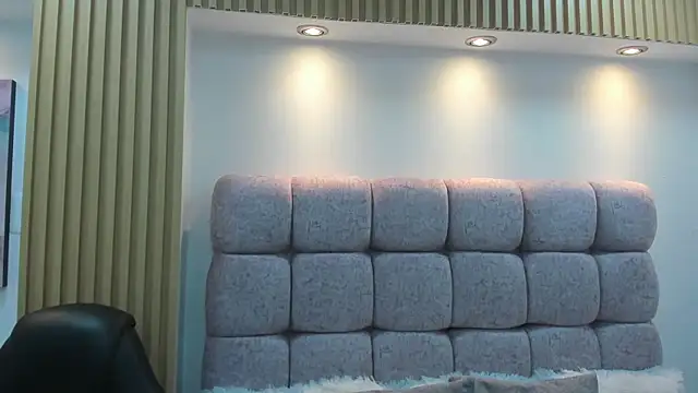 Luna_Millers webcam