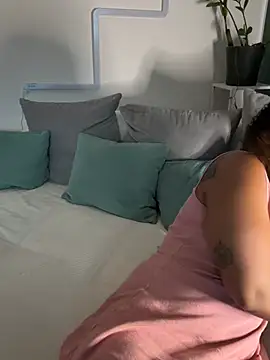 SweetPetiteNoir webcam
