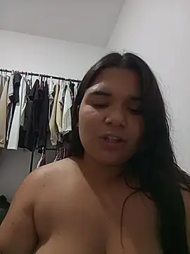 Queen_Bee12 webcam