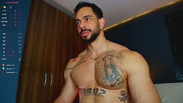 massimo_visconti live cam on StripChat