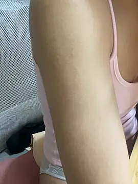 Mina048 webcam