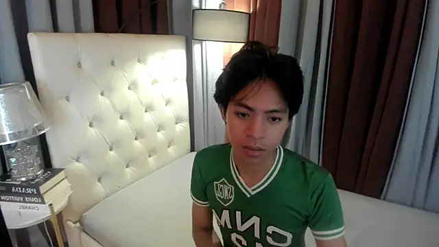 davincihugecock live cam on StripChat