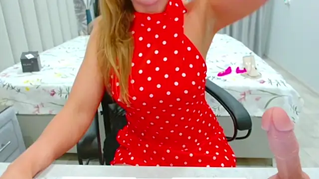 EveLove33 live cam on StripChat