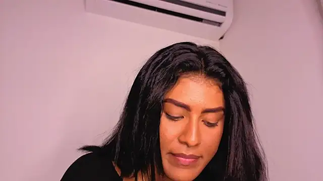 Zyrelia_Vael webcam