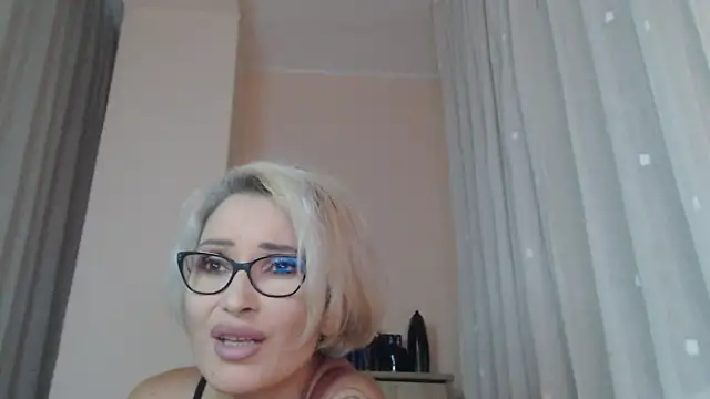 JADAPink___ webcam