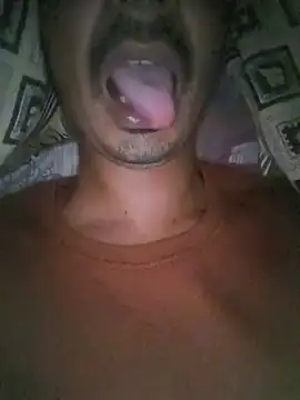 dreamtoungelick69 webcam