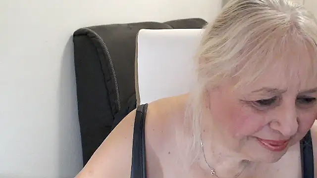 SusiLifeXXX webcam