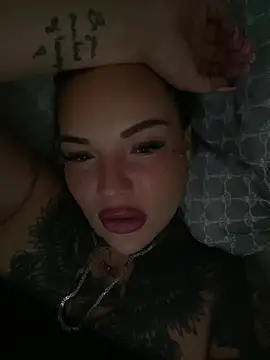 _MelinaCurves_ webcam