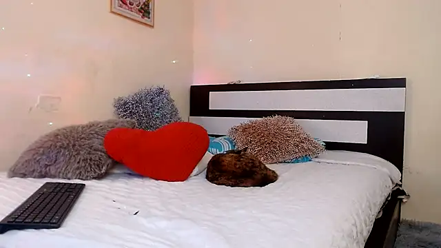 chika_hellar webcam