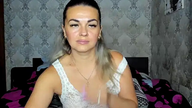 NicoletMoore webcam