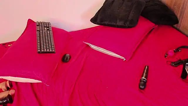 MishaKinki webcam