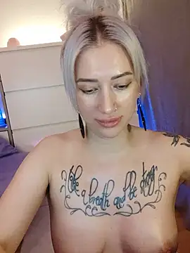 Gina-Lumara live cam on StripChat