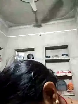 Loomaraj live cam on StripChat