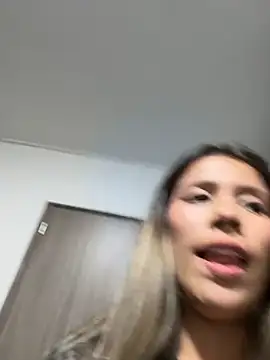 NINI__MOON__ webcam