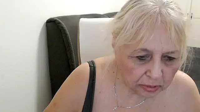 SusiLifeXXX webcam