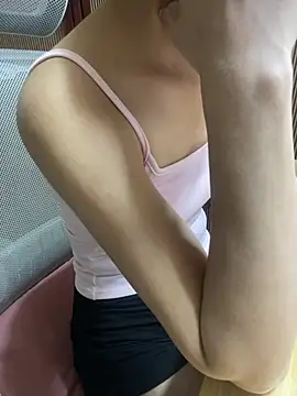 Mina048 webcam