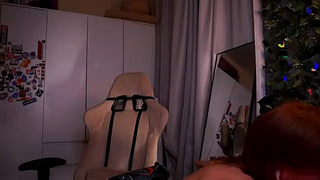 Liuba_Fox webcam