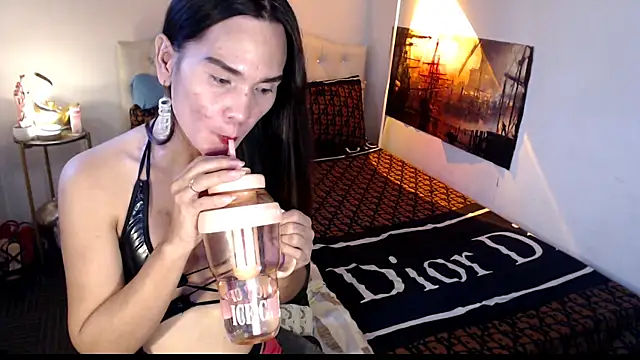 NinaDOM4CUM webcam