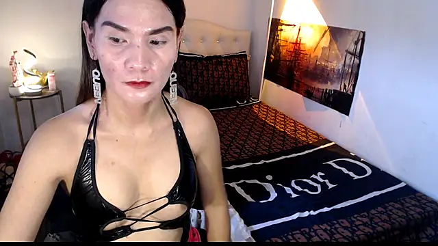 NinaDOM4CUM webcam