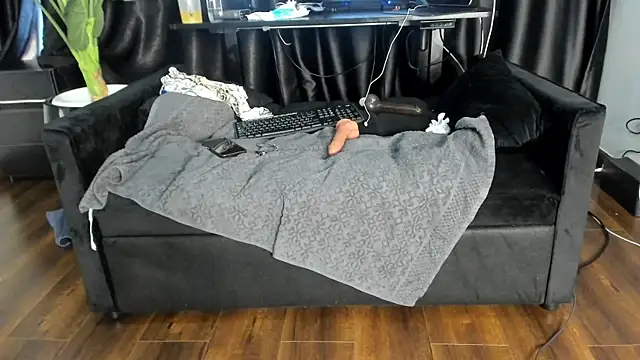 naughty_bigass webcam