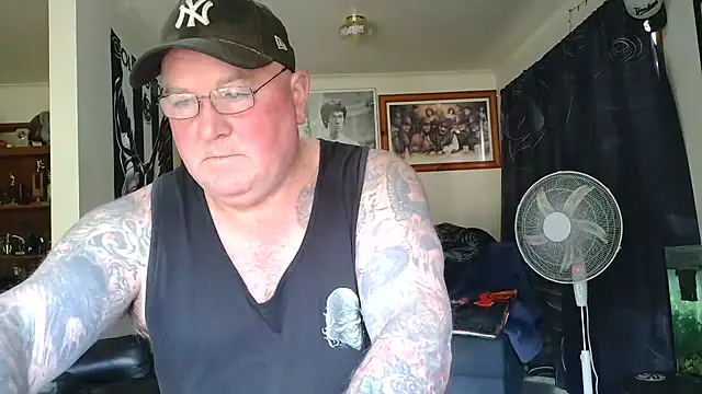 KINKYBLUEYES69 webcam