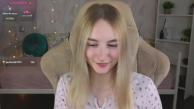Shy_Polly webcam