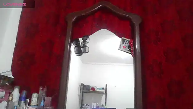 Charis_21 webcam