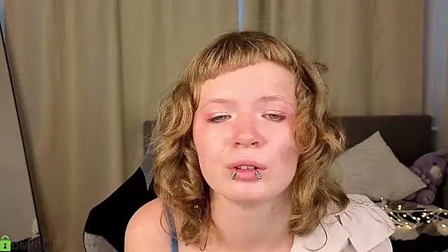 VioletDesiree webcam