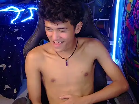 hugekenbigcock live cam on StripChat