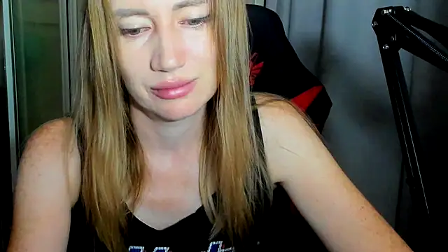 JessFoxxx live cam on StripChat