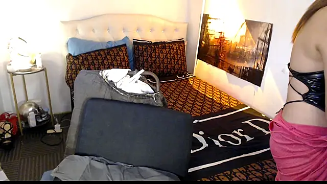 NinaDOM4CUM webcam