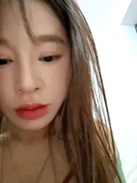yoyo_520 (F young) - 便装漏奶舌舔奶头👅（上帝视角➕电动舌头）