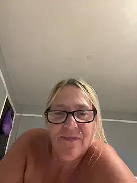 Blondnboujee53