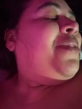 ViviCuzinhoGuloso live sex cam