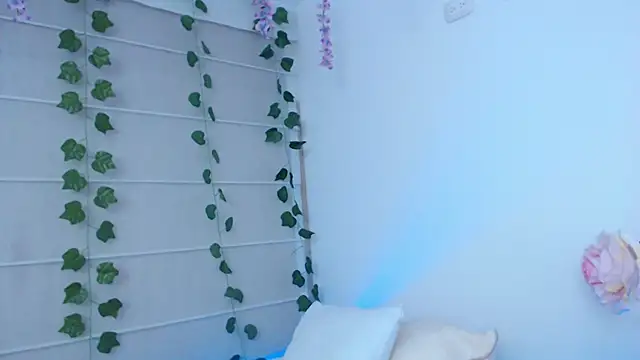 Sarabubbie live cam on StripChat