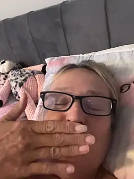 Blondnboujee53