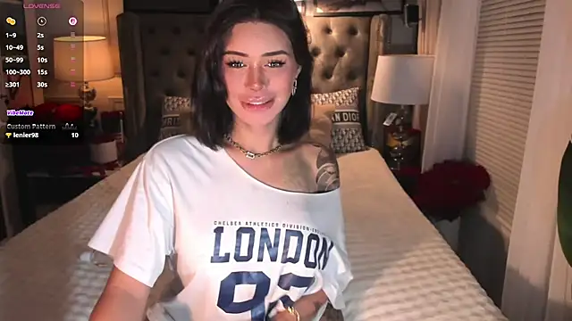 ParisianDoll webcam