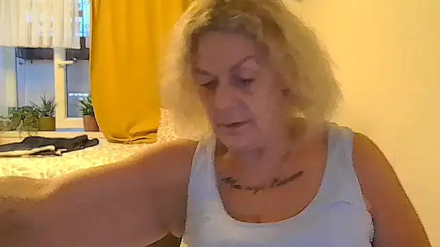 belgianshantie (F mature) - flash pussy