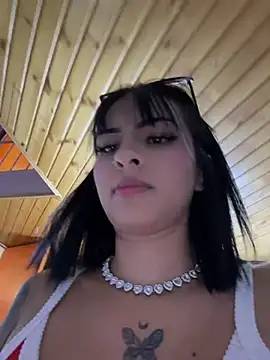 Hilary_pinkk webcam