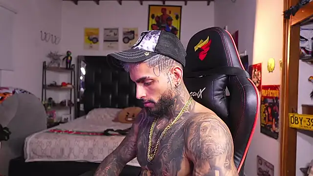 logan_hugh8 webcam