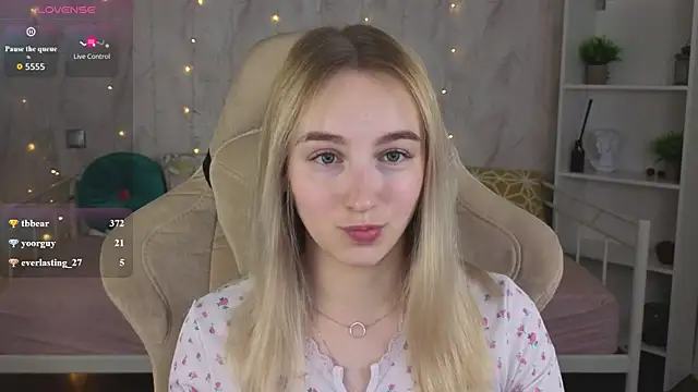 Shy_Polly webcam