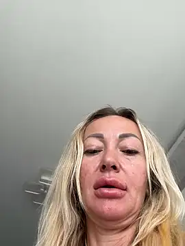 Nolly_moniika__ webcam