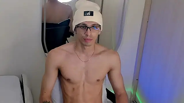 Mheysam_Youngerx webcam