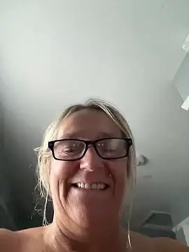 Blondnboujee53
