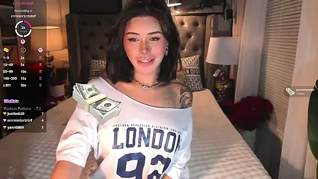 ParisianDoll live webcam