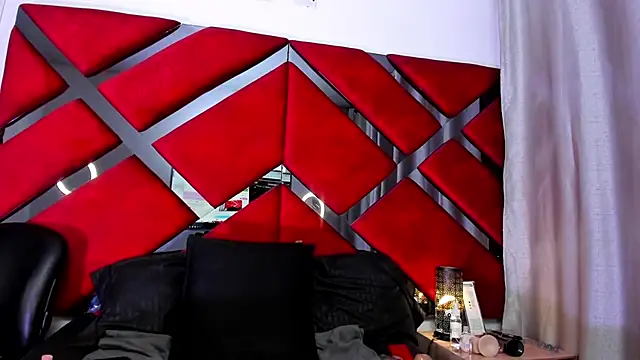 Kendra-Foxxy webcam