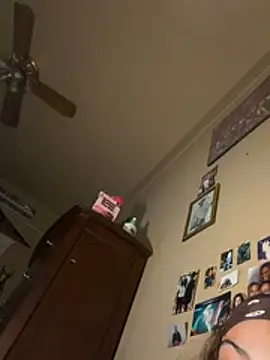 lunarose22_ webcam