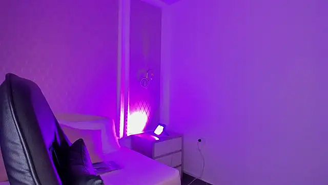 cristin_collins webcam